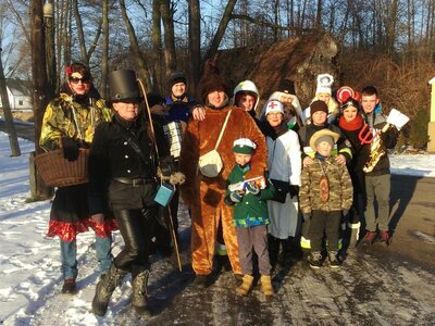 Pustków: Strażacy wodzili niedźwiedzia